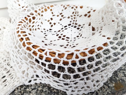 SERWETKA SZYDEŁKOWA 40CM  DO KOSZYCZKA WIELKANOCNEGO