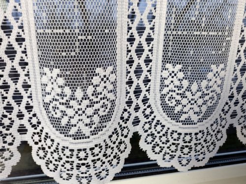 ZAZDROSTKA HAFTY ŻAKARD KORONKA  (cena za 0,50mb)