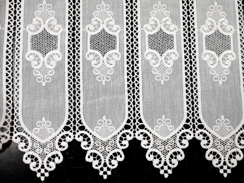 ZAZDROSTKA HAFTOWANY BATYST KORONKA 99007  (cena za 0,50mb)