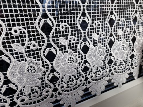 ZAZDROSTKA GIPIURA HAFT KLASYK RÓŻE  (cena za 0,50mb)