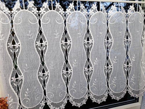 Zazdrostka natural haft róże  (cena za 0,50mb)