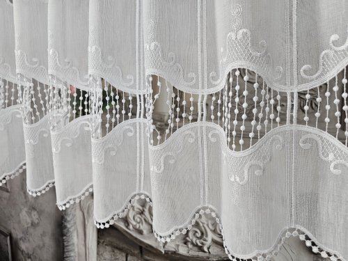 ZAZDROSTKA HAFTY  PANEL GIPIURA  (cena za 0,50mb)