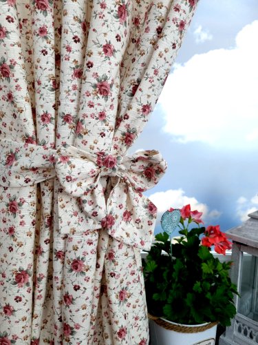 Zasłona małe róże na ecru szer.130cm