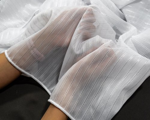 FIRANA JODEŁKA LINIE PION TŁO BIEL-SREBRO OŁ. 300CM