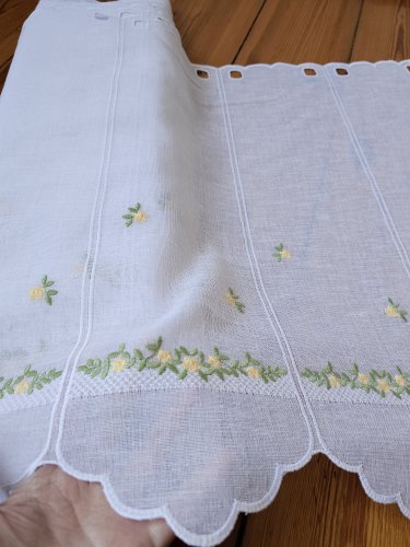 ZAZDROSTKA PANEL HAFT ŻÓŁTE KWIATUSZKI 35CM/60CM  (cena za 0,50mb)