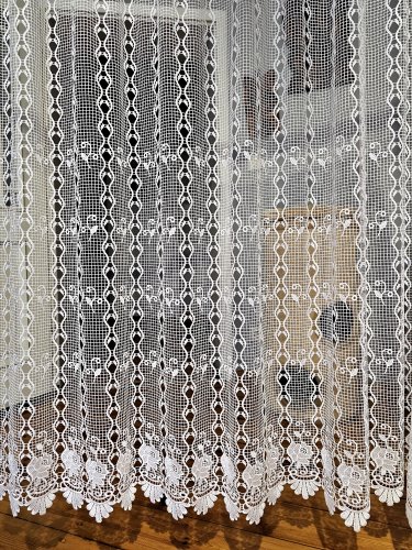 ZAZDROSTKA GIPIURA HAFT KLASYK RÓŻE  wys. 155cm (cena za 0,50mb)