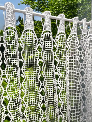 ZAZDROSTKA GIPIURA HAFT KLASYK RÓŻE  wys. 155cm (cena za 0,50mb)