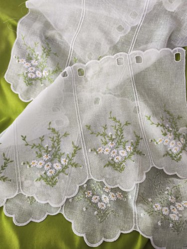 Zazdrostka natural haftowane stokrotki  35/60/90cm  (cena za 0,50mb)