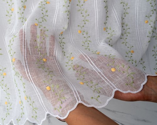 ZAZDROSTKA ETAMINA HAFT KWIATUSZKI 40CM/60CM  (cena za 0,50mb)