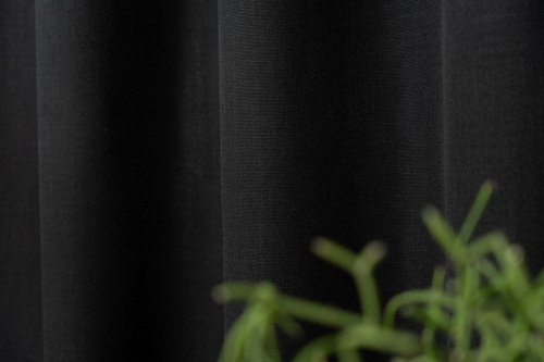 ZASŁONA O STRUKTURZE LNU ZACIEMNIAJĄCA CZARNA 