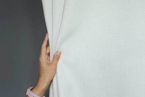 ZASŁONA O STRUKTURZE LNU ZACIEMNIAJĄCA off white