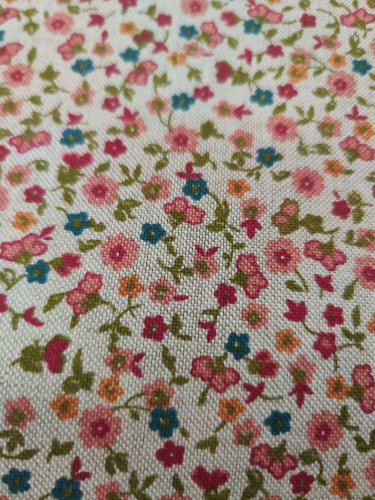 TKANINA NATURALNY SPLOT KWIATUSZKI NA SZARYM BEŻU 140CM HISZPAŃSKA