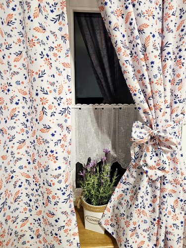 Zakostyl zasłony + zazdrostka  kwiatuszki wodoodporna