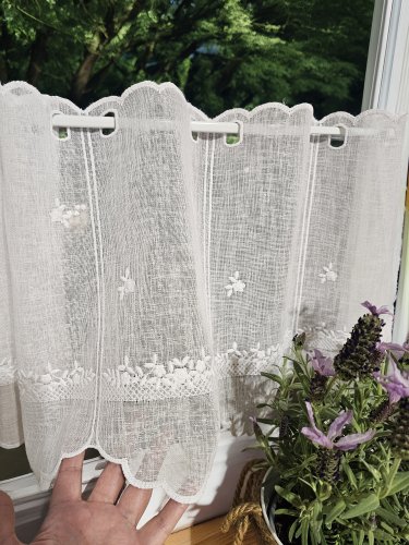 ZAZDROSTKA PANEL HAFT BIAŁE KWIATUSZKI 35CM/60CM  (cena za 0,50mb)