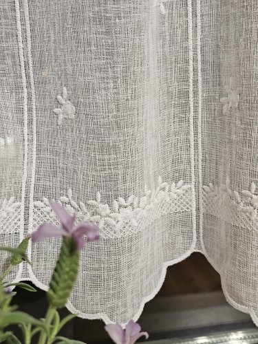 ZAZDROSTKA PANEL HAFT BIAŁE KWIATUSZKI 35CM/60CM  (cena za 0,50mb)