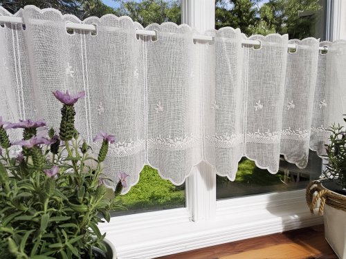 ZAZDROSTKA PANEL HAFT BIAŁE KWIATUSZKI 35CM/60CM  (cena za 0,50mb)