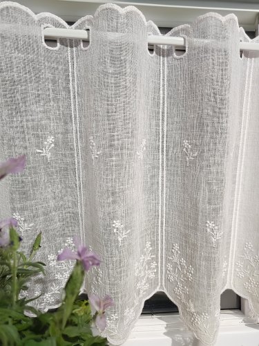 ZAZDROSTKA PANEL HAFT BIAŁE KWIATUSZKI2 40CM/60CM  (cena za 0,50mb)