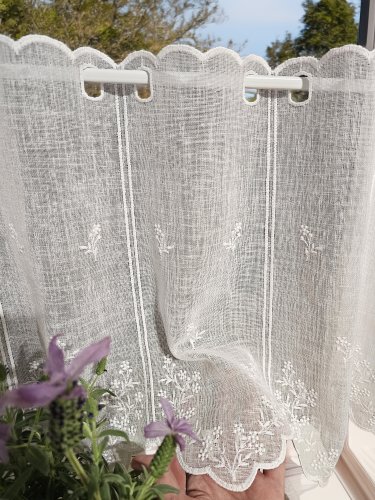 ZAZDROSTKA PANEL HAFT BIAŁE KWIATUSZKI2 40CM/60CM  (cena za 0,50mb)