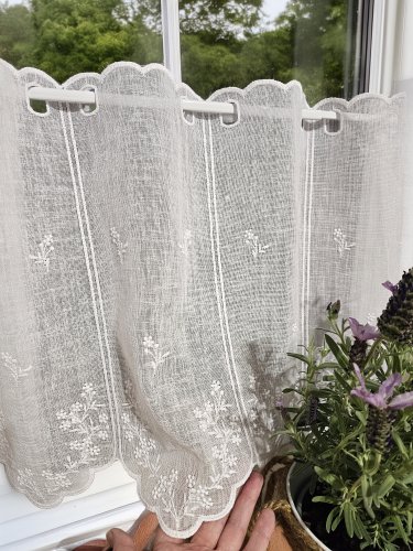 Zazdrostka panel haft białe kwiatuszki2 40cm/60cm  (cena za 0,50mb)