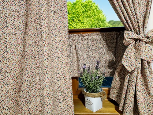 ZAKOSTYL ZASŁONY + ZAZDROSTKA  KOLOROWE KWIATUSZKI