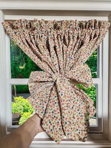 ZESTAW LAMBREKIN + ZAZDROSTKI BEŻ KOLOROWE KWIATUSZKI 3