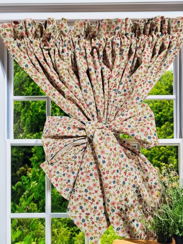 ZESTAW LAMBREKIN + ZAZDROSTKI BEŻ KOLOROWE KWIATUSZKI 3