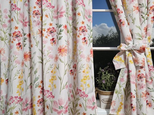 ZASŁONA WIOSNA KWIATY  WODOODPORNA SZER.150cm