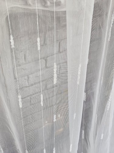 Firana linie pion szczotki  tło biel oł. 300cm