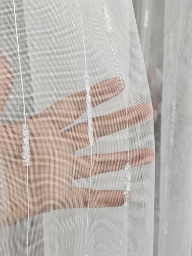 Firana linie pion szczotki  tło biel srebro oł. 300cm