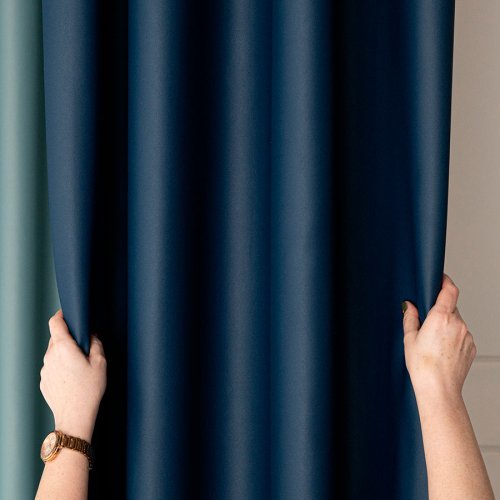 ZASŁONA BLACKOUT ZACIEMNIAJĄCA140CM/250CM PRZELOTKA (KOLOR 229) GRANATOWY
