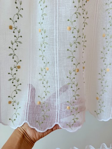 ZAZDROSTKA ETAMINA HAFT KWIATUSZKI 40CM/60CM  (cena za 0,50mb)