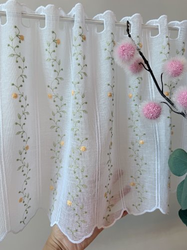 ZAZDROSTKA ETAMINA HAFT KWIATUSZKI 40CM/60CM  (cena za 0,50mb)