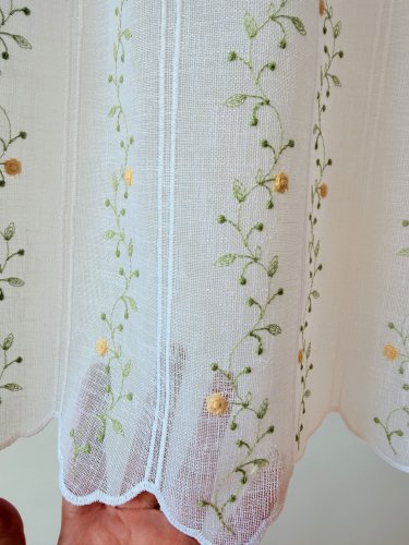 ZAZDROSTKA ETAMINA HAFT KWIATUSZKI 40CM/60CM  (cena za 0,50mb)