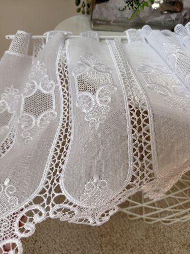 Zazdrostka haftowany batyst koronka 99007  (cena za 0,50mb)