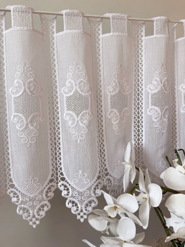  ZAZDROSTKA HAFTOWANY BATYST KORONKA 99007  (cena za 0,50mb)