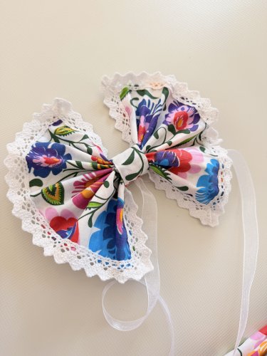 Zakostyl wiszące kokardki koronka handmade