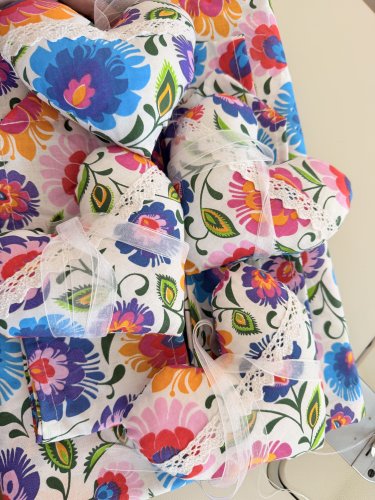 ZAKOSTYL WISZĄCE SERCE KORONKA HANDMADE
