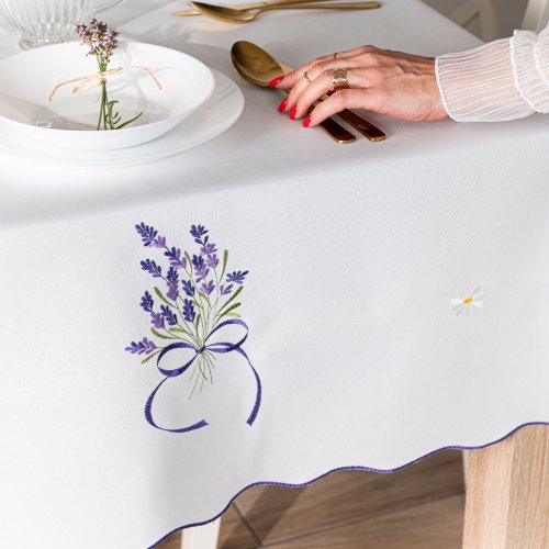 OBRUS LAWENDA KOKARDA PLAMOODPORNY 