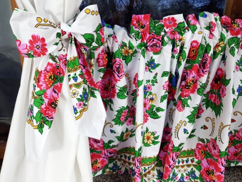 ZAKOSTYL KOMPLET GÓRALSKIE RÓŻE NA BIELI