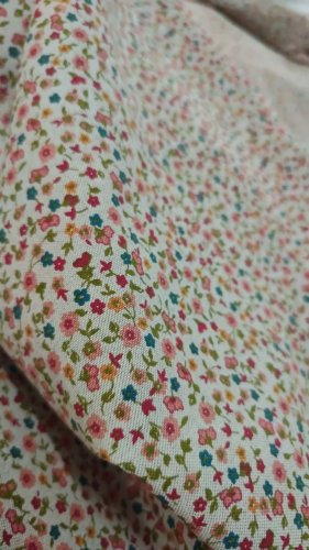 TKANINA NATURALNY SPLOT KWIATUSZKI NA SZARYM BEŻU 140CM HISZPAŃSKA