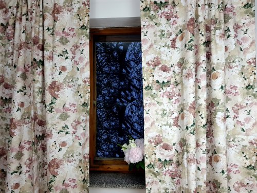ZASŁONA ENJOY PASTELOWY ZIELONY OGRÓD RÓŻE SZER.140cm
