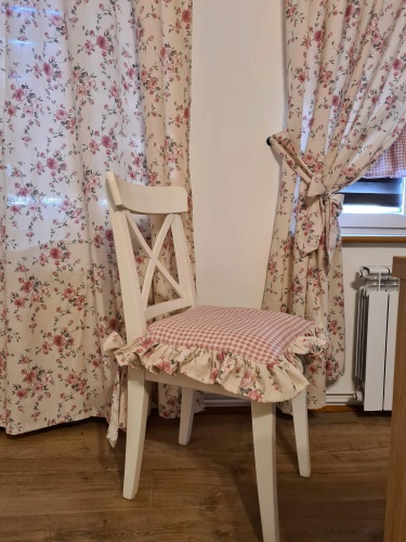 ZAKOSTYL POSZEWKA NA KRZESŁO VINTAGE SHABBY KWIATY KRATA