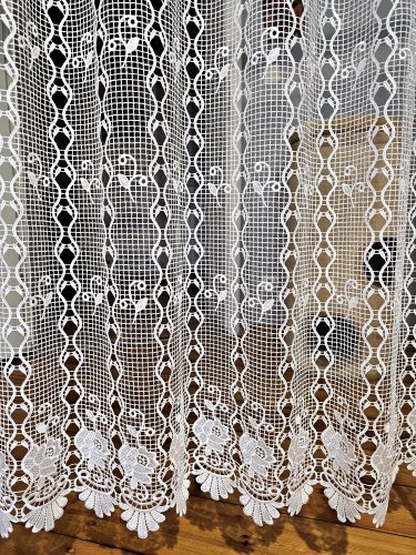 ZAZDROSTKA GIPIURA HAFT KLASYK RÓŻE  wys. 155cm (cena za 0,50mb)