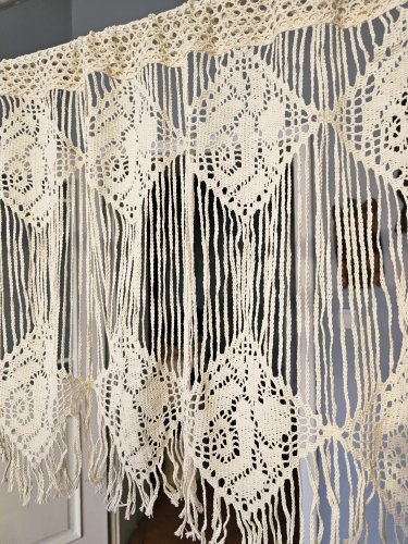 ZAZDROSTKA NERI KORONKA AŻUR  ECRU metraż 40CM/60CM(cena za 0,50mb)