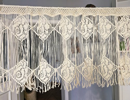 ZAZDROSTKA NERI KORONKA AŻUR  ECRU metraż 40CM/60CM(cena za 0,50mb)