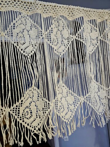 ZAZDROSTKA NERI KORONKA AŻUR  ECRU metraż 40CM/60CM(cena za 0,50mb)