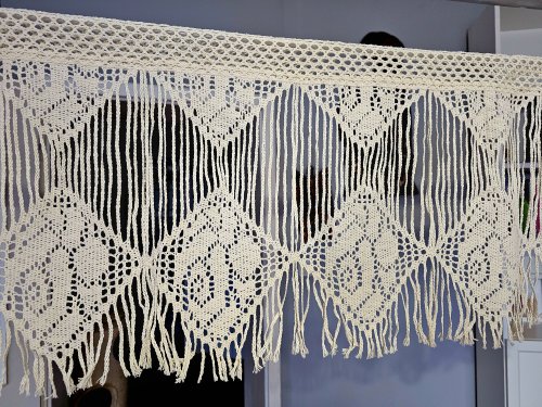 ZAZDROSTKA NERI KORONKA AŻUR  ECRU metraż 40CM/60CM(cena za 0,50mb)