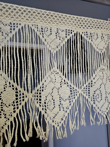 ZAZDROSTKA NERI KORONKA AŻUR  ECRU metraż 40CM/60CM(cena za 0,50mb)