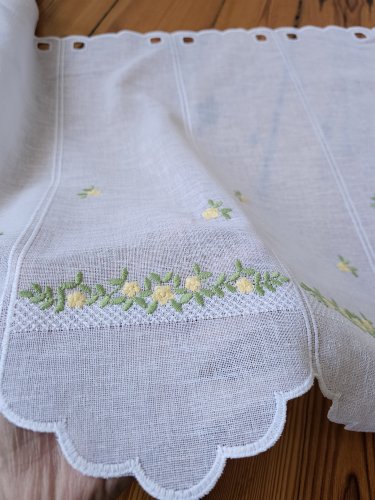 Zazdrostka panel haft żółte kwiatuszki 35cm/60cm  (cena za 0,50mb)