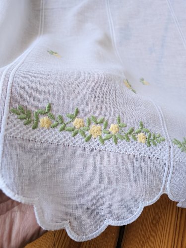 ZAZDROSTKA PANEL HAFT ŻÓŁTE KWIATUSZKI 35CM/60CM  (cena za 0,50mb)